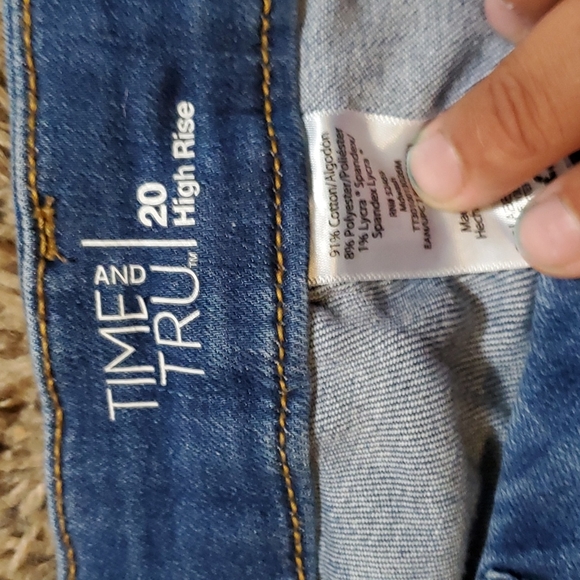 High Rise Jeans - Picture 3 of 6